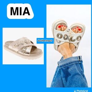NWT  MIA  “ Gorgene “ Vegan Leather double cross strap platform Sandals